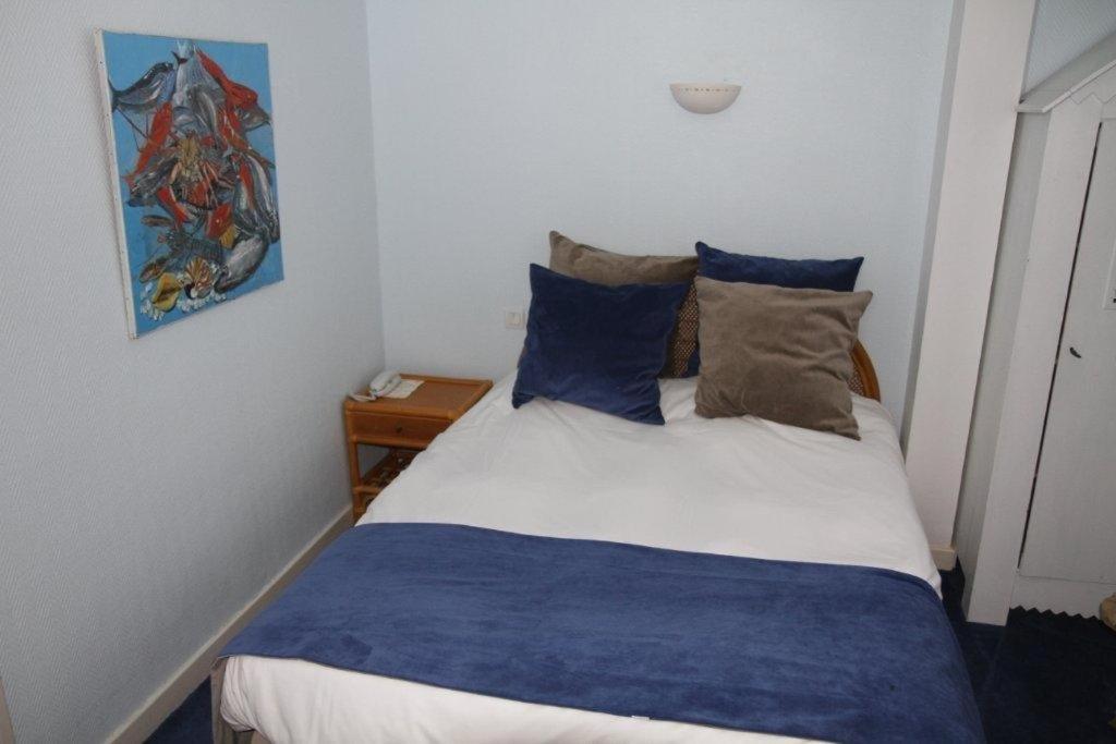 Hotel Le Suroit Perros-Guirec Room photo